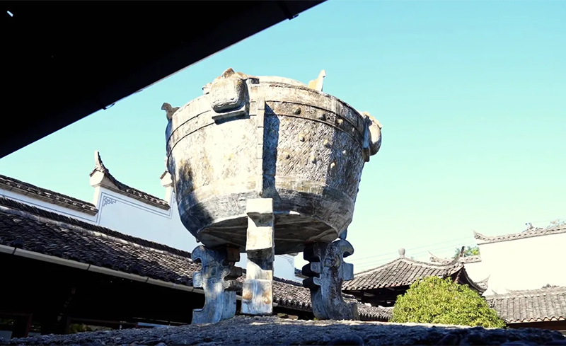 龍泉顏色如霜雪，良工咨嗟嘆奇絕【龍泉寶劍廠(chǎng)】